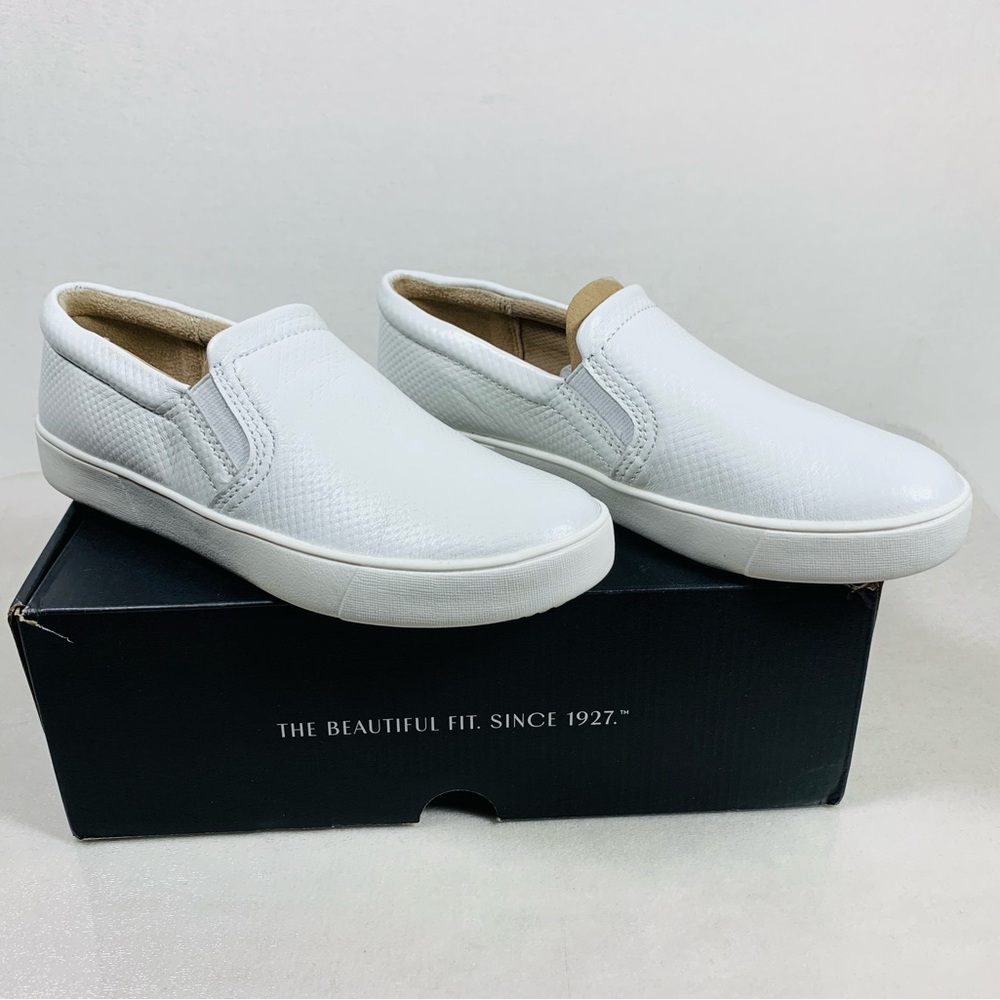 NIB Naturalizer Women’s Marianne Slip On Leather Sneaker in White Size 5.5M - Picture 2 of 13
